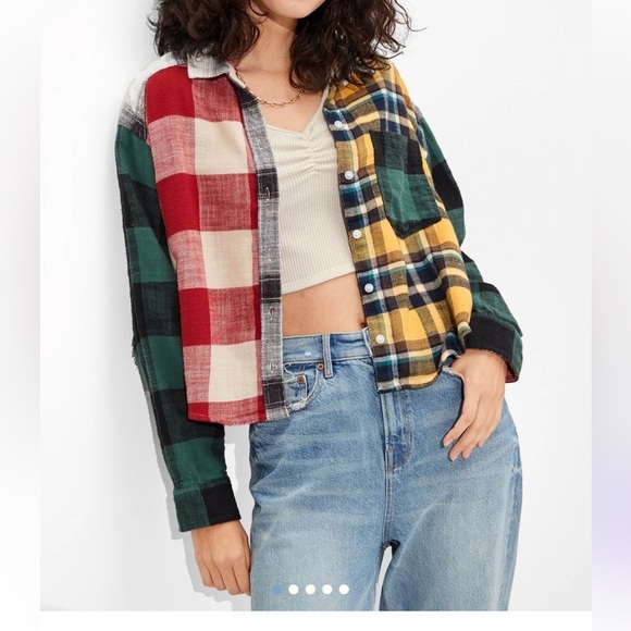 American Eagle Outfitters Tops - American Eagle Outfitters Cozy Cabin Cropped Flannel size Large